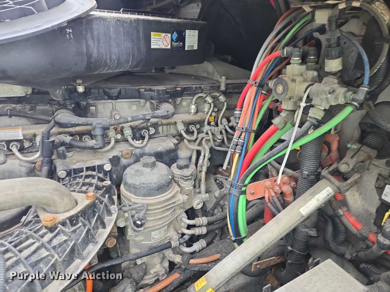 image for item EB1281 2015 Freightliner Cascadia semi truck