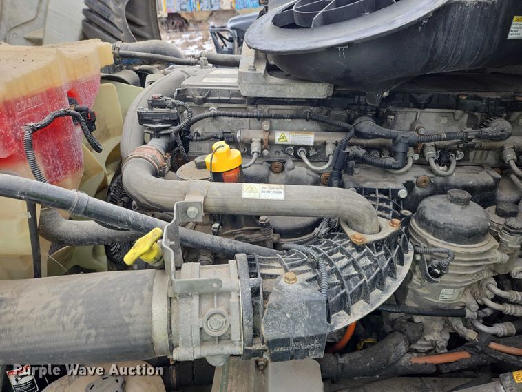 image for item EB1281 2015 Freightliner Cascadia semi truck