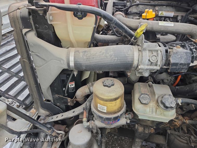 image for item EB1281 2015 Freightliner Cascadia semi truck