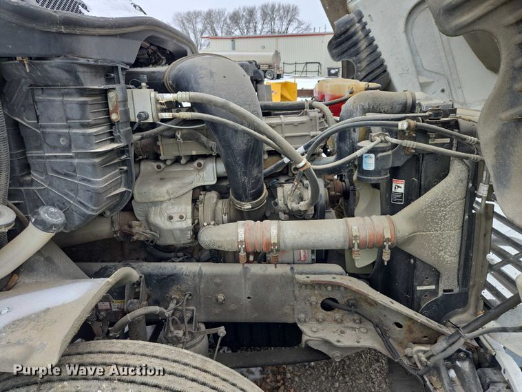 image for item EB1281 2015 Freightliner Cascadia semi truck