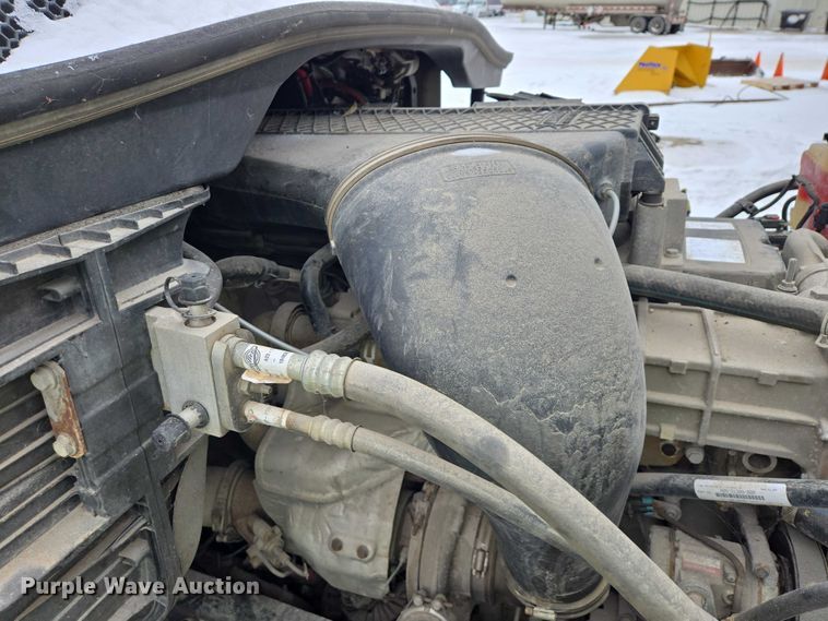 image for item EB1281 2015 Freightliner Cascadia semi truck