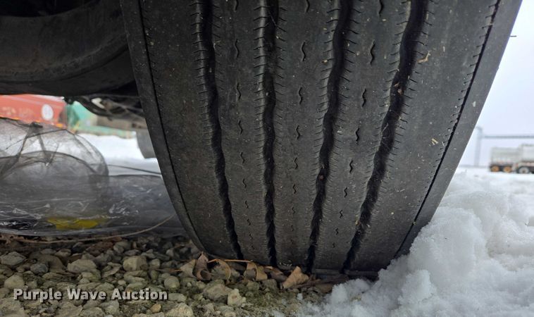 image for item EB1281 2015 Freightliner Cascadia semi truck