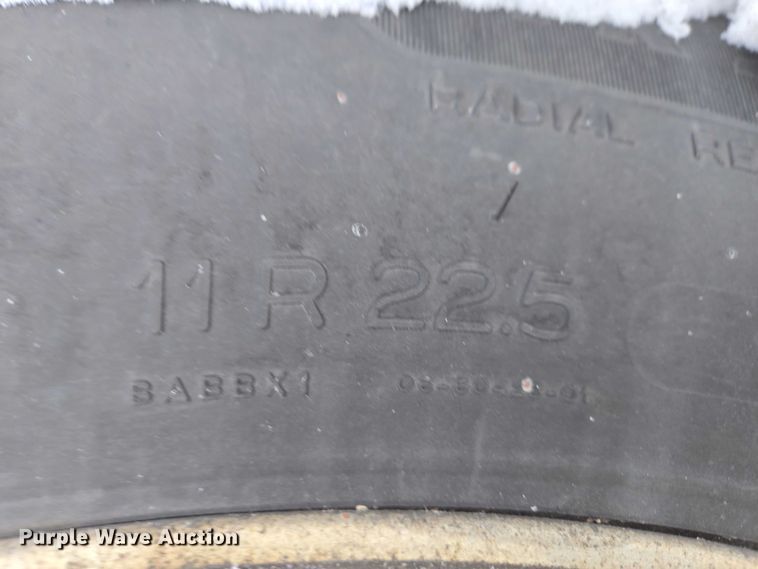 image for item EB1281 2015 Freightliner Cascadia semi truck