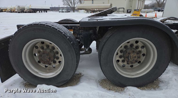 image for item EB1281 2015 Freightliner Cascadia semi truck