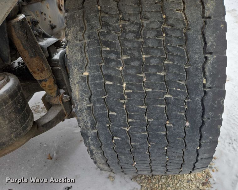 image for item EB1281 2015 Freightliner Cascadia semi truck