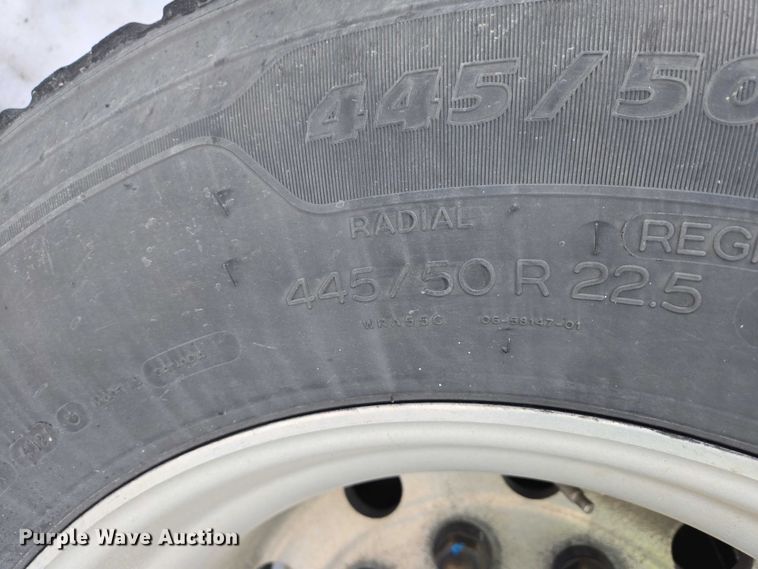 image for item EB1281 2015 Freightliner Cascadia semi truck