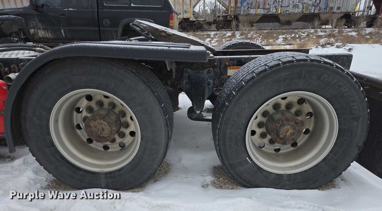 image for item EB1281 2015 Freightliner Cascadia semi truck