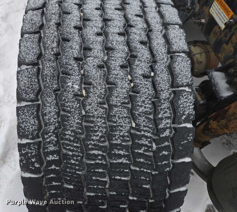 image for item EB1281 2015 Freightliner Cascadia semi truck