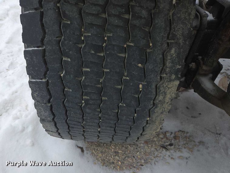 image for item EB1281 2015 Freightliner Cascadia semi truck