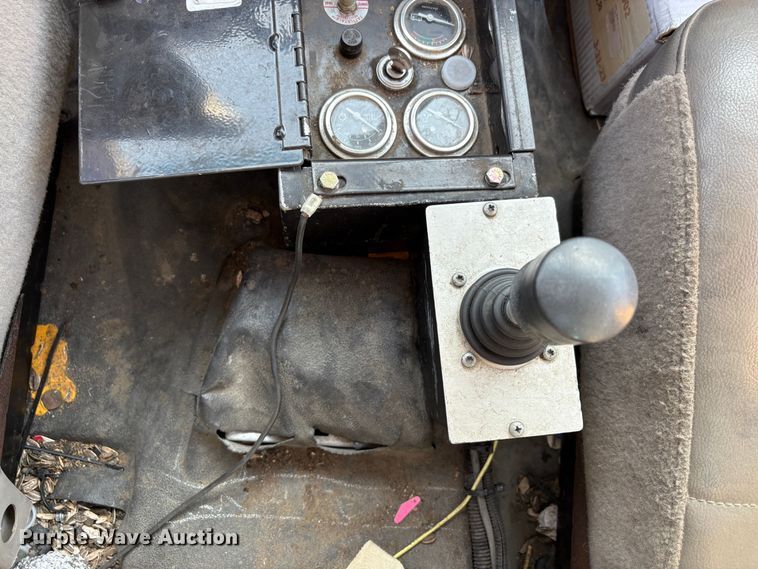 image for item EC8210 2008 Ford F550 flatbed truck