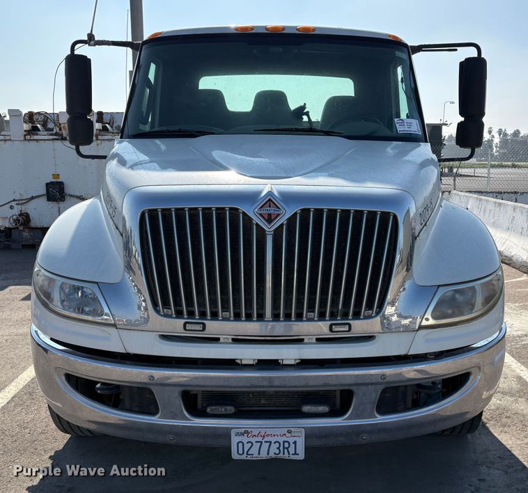 image for item EC8211 2015 International 4300 truck cab and chassis