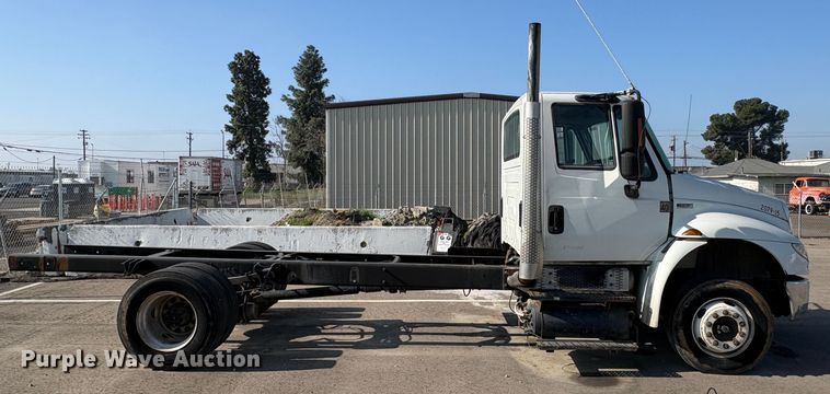 image for item EC8211 2015 International 4300 truck cab and chassis