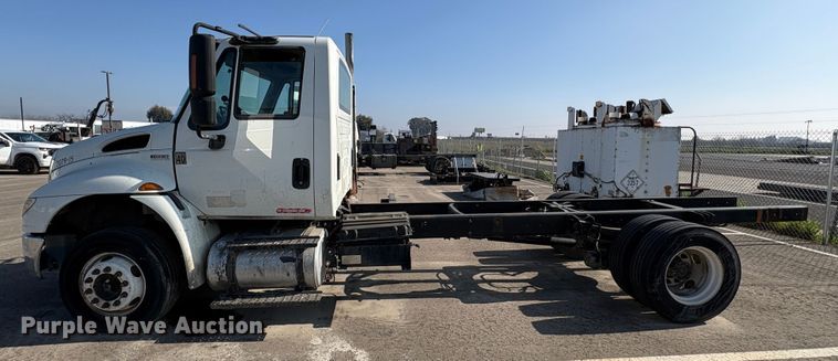 image for item EC8211 2015 International 4300 truck cab and chassis