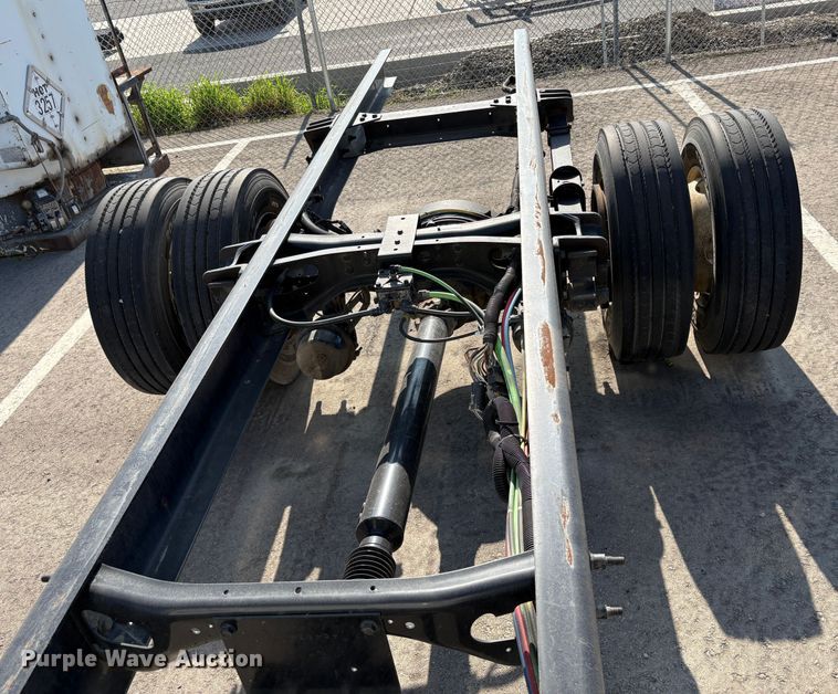 image for item EC8211 2015 International 4300 truck cab and chassis