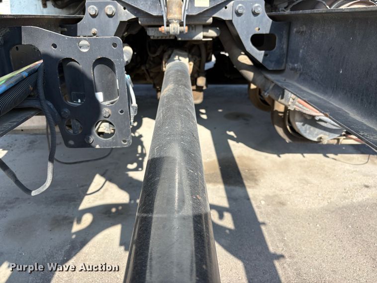 image for item EC8211 2015 International 4300 truck cab and chassis