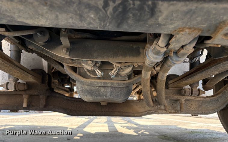 image for item EC8211 2015 International 4300 truck cab and chassis