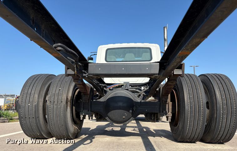 image for item EC8211 2015 International 4300 truck cab and chassis