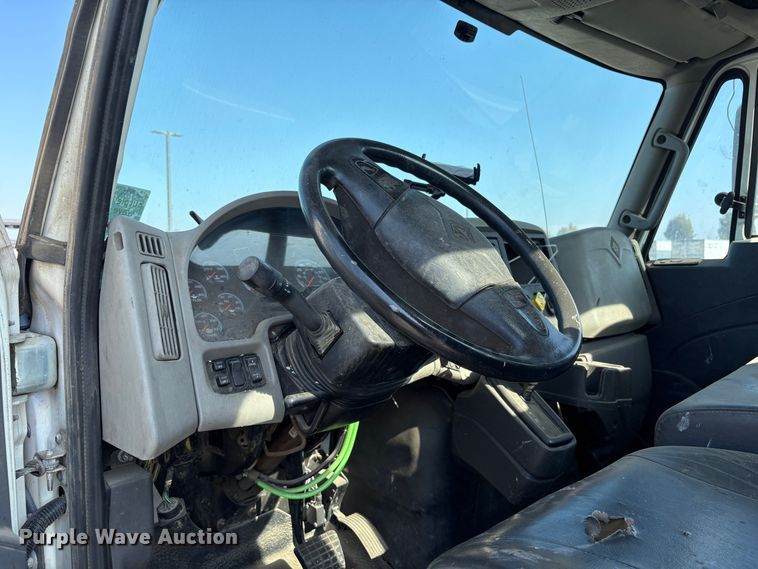 image for item EC8211 2015 International 4300 truck cab and chassis