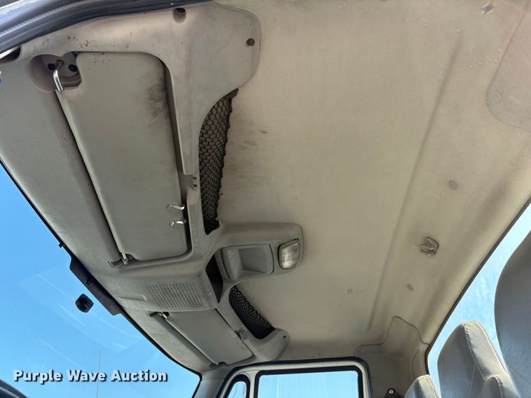 image for item EC8211 2015 International 4300 truck cab and chassis