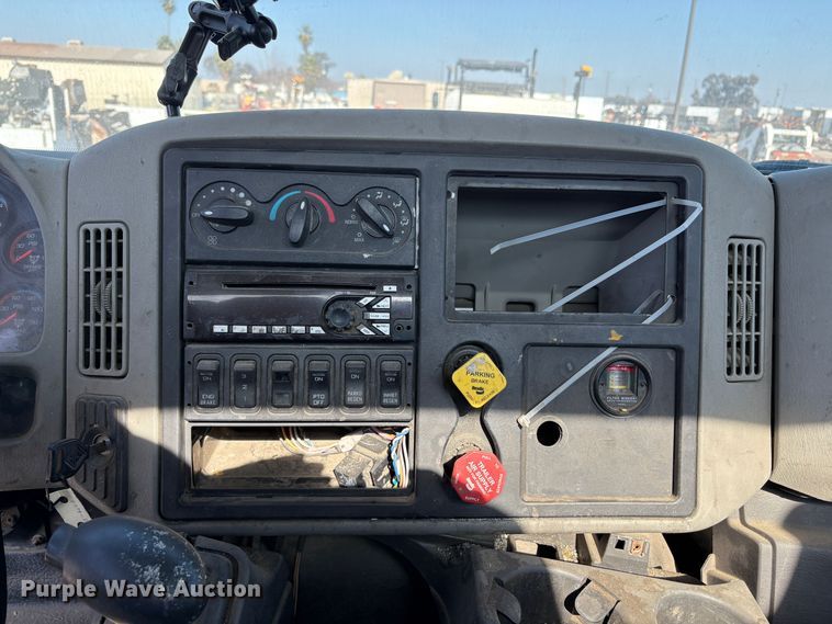 image for item EC8211 2015 International 4300 truck cab and chassis