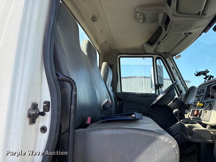 image for item EC8211 2015 International 4300 truck cab and chassis