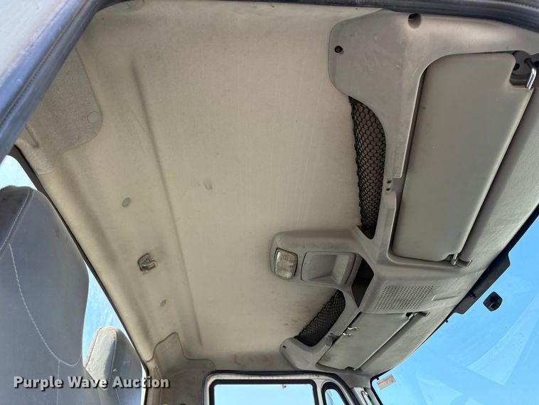 image for item EC8211 2015 International 4300 truck cab and chassis