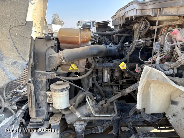 image for item EC8211 2015 International 4300 truck cab and chassis