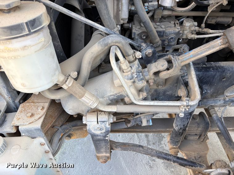 image for item EC8211 2015 International 4300 truck cab and chassis