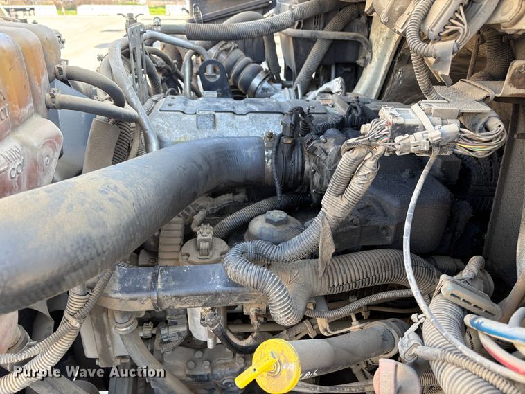 image for item EC8211 2015 International 4300 truck cab and chassis