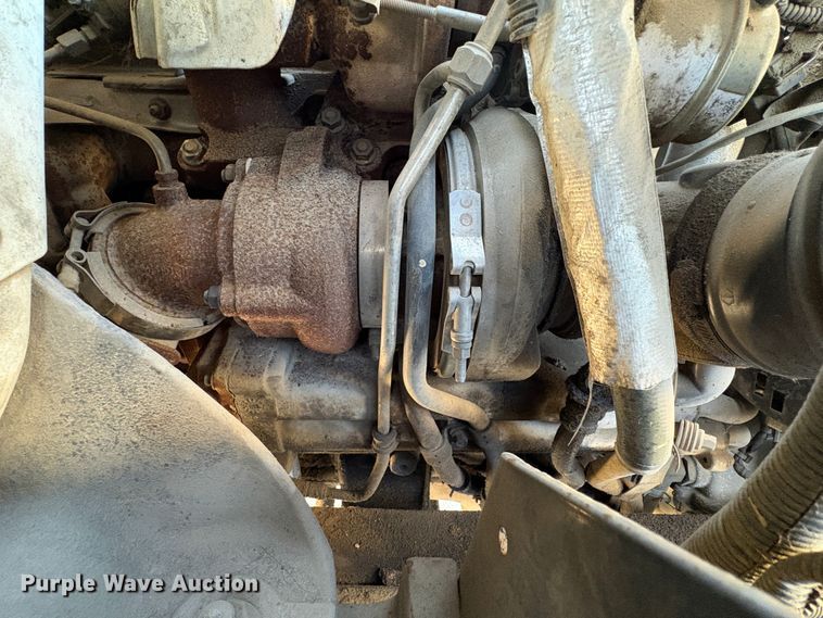 image for item EC8211 2015 International 4300 truck cab and chassis