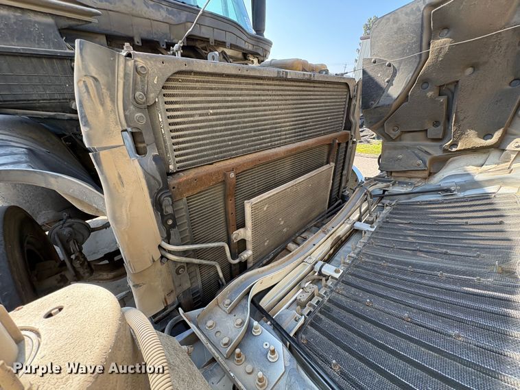 image for item EC8211 2015 International 4300 truck cab and chassis