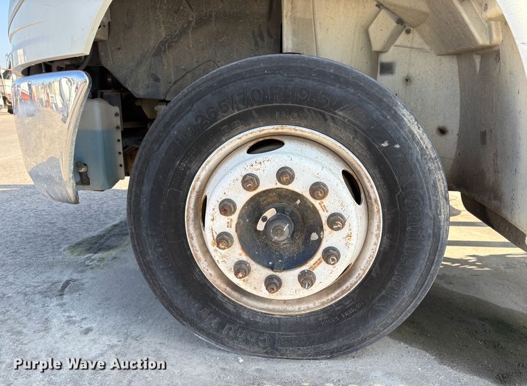 image for item EC8211 2015 International 4300 truck cab and chassis