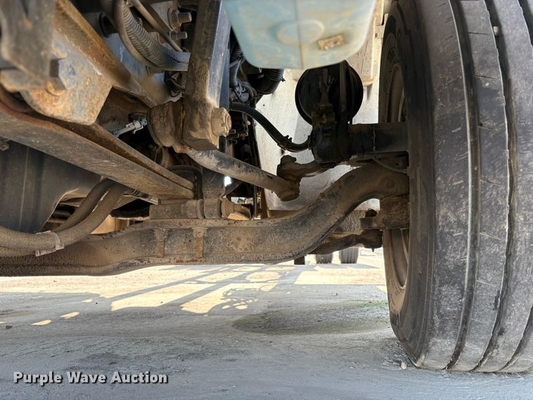 image for item EC8211 2015 International 4300 truck cab and chassis