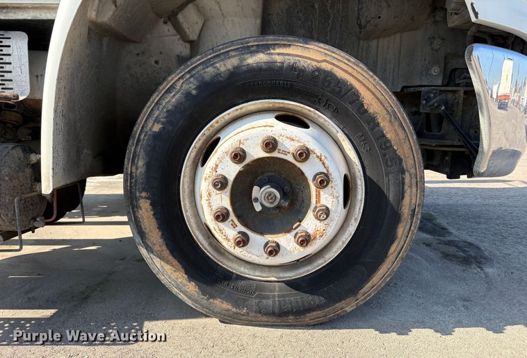 image for item EC8211 2015 International 4300 truck cab and chassis