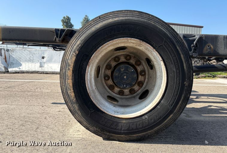 image for item EC8211 2015 International 4300 truck cab and chassis