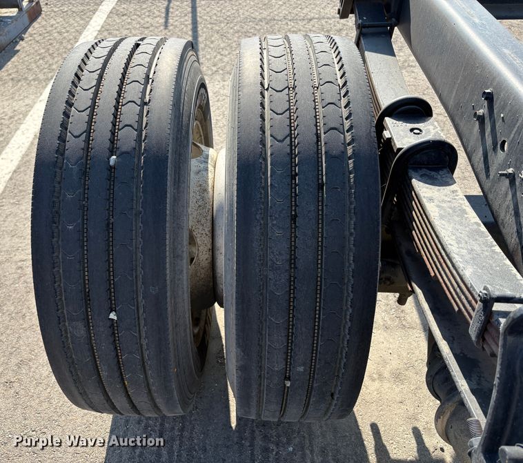 image for item EC8211 2015 International 4300 truck cab and chassis