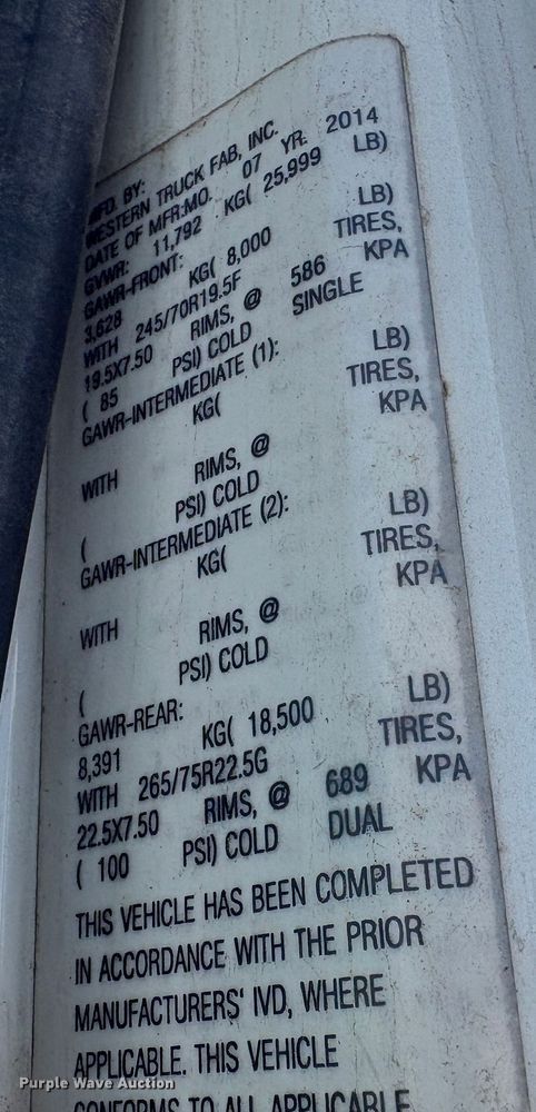 image for item EC8211 2015 International 4300 truck cab and chassis