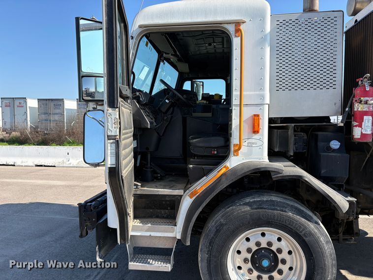 image for item EC8214 2013 Peterbilt 320 flatbed truck