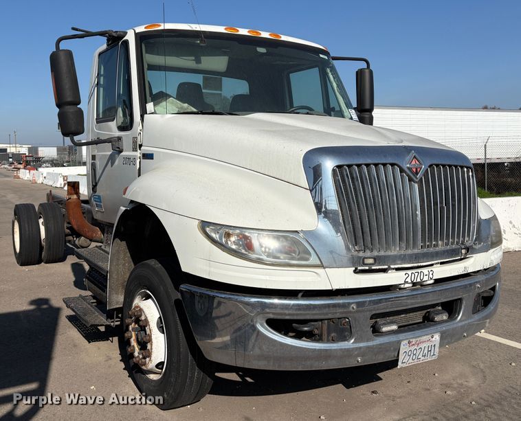 image for item EC8215 2013 International 4300 truck cab and chassis