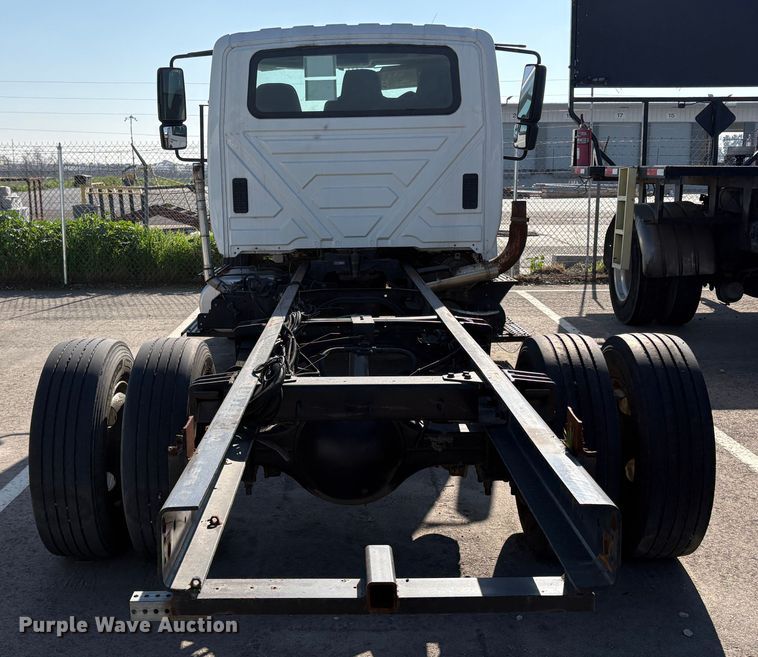 image for item EC8215 2013 International 4300 truck cab and chassis