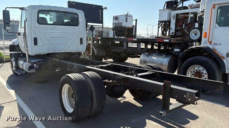 image for item EC8215 2013 International 4300 truck cab and chassis