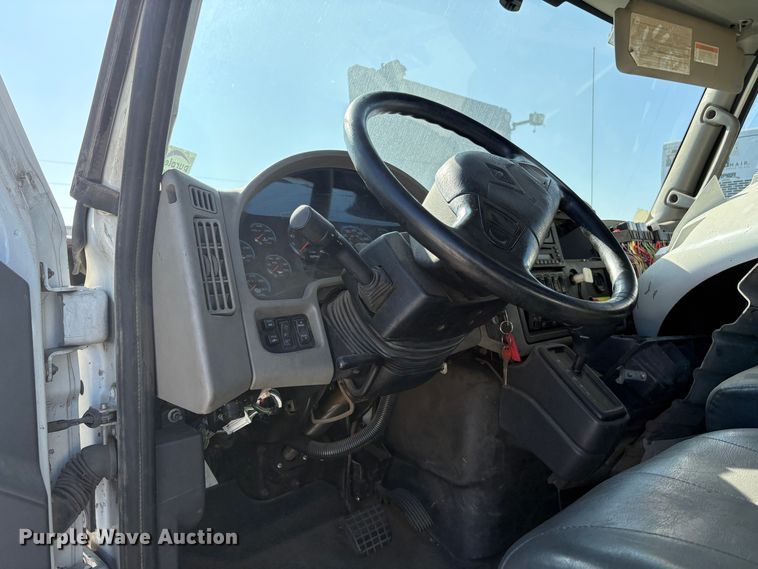 image for item EC8215 2013 International 4300 truck cab and chassis