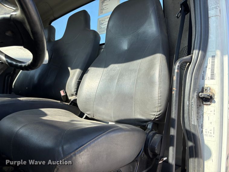 image for item EC8215 2013 International 4300 truck cab and chassis