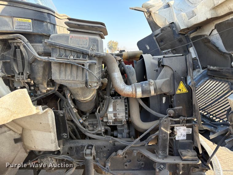 image for item EC8215 2013 International 4300 truck cab and chassis