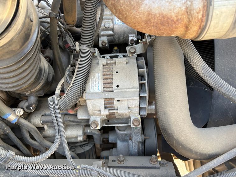 image for item EC8215 2013 International 4300 truck cab and chassis