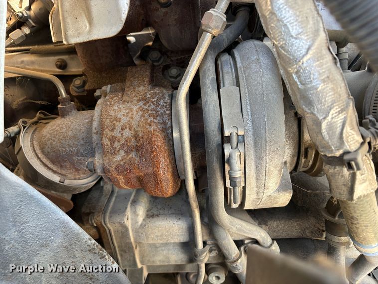 image for item EC8215 2013 International 4300 truck cab and chassis