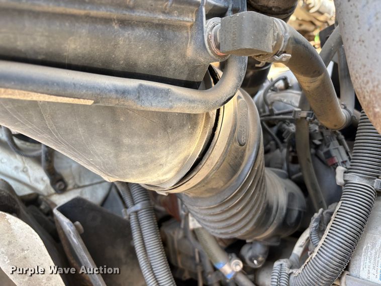 image for item EC8215 2013 International 4300 truck cab and chassis