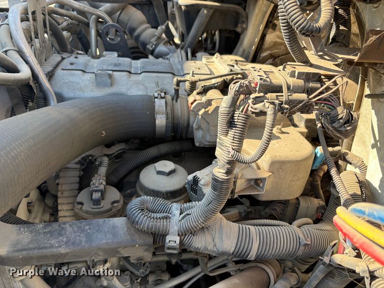 image for item EC8215 2013 International 4300 truck cab and chassis