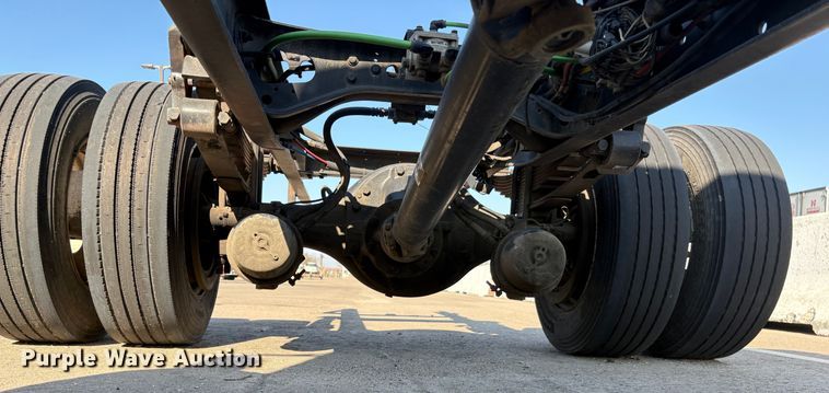 image for item EC8215 2013 International 4300 truck cab and chassis