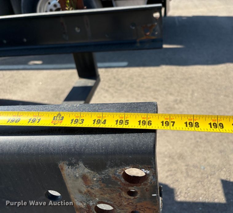 image for item EC8215 2013 International 4300 truck cab and chassis